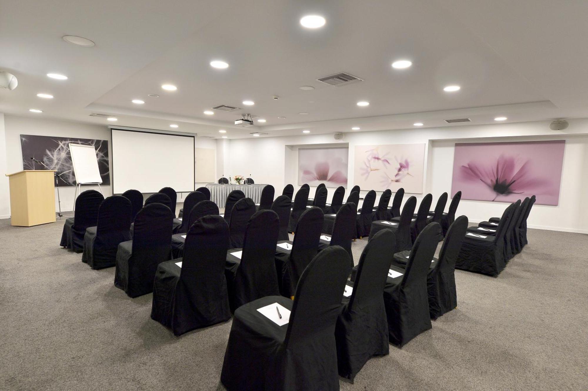 מלון Athenaeum Grand 4*