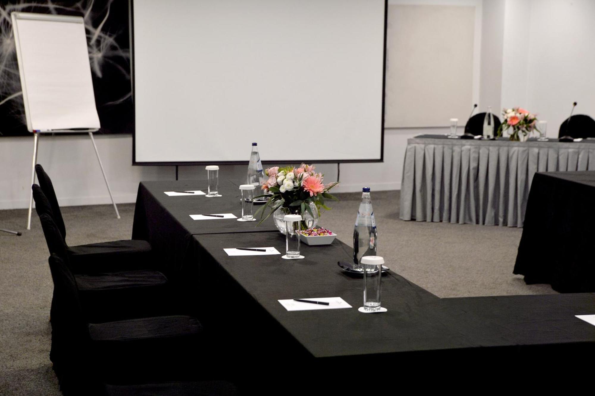 מלון Athenaeum Grand 4*