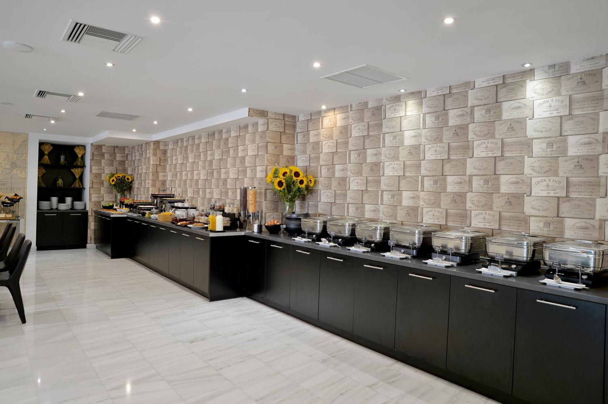 Athenaeum Grand Hotel 4*